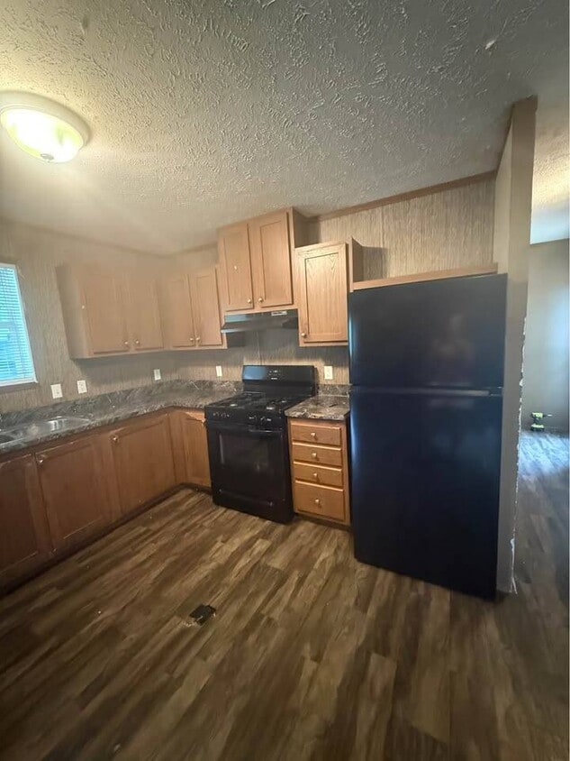 Primary Photo - 1800 E Jordan Rd