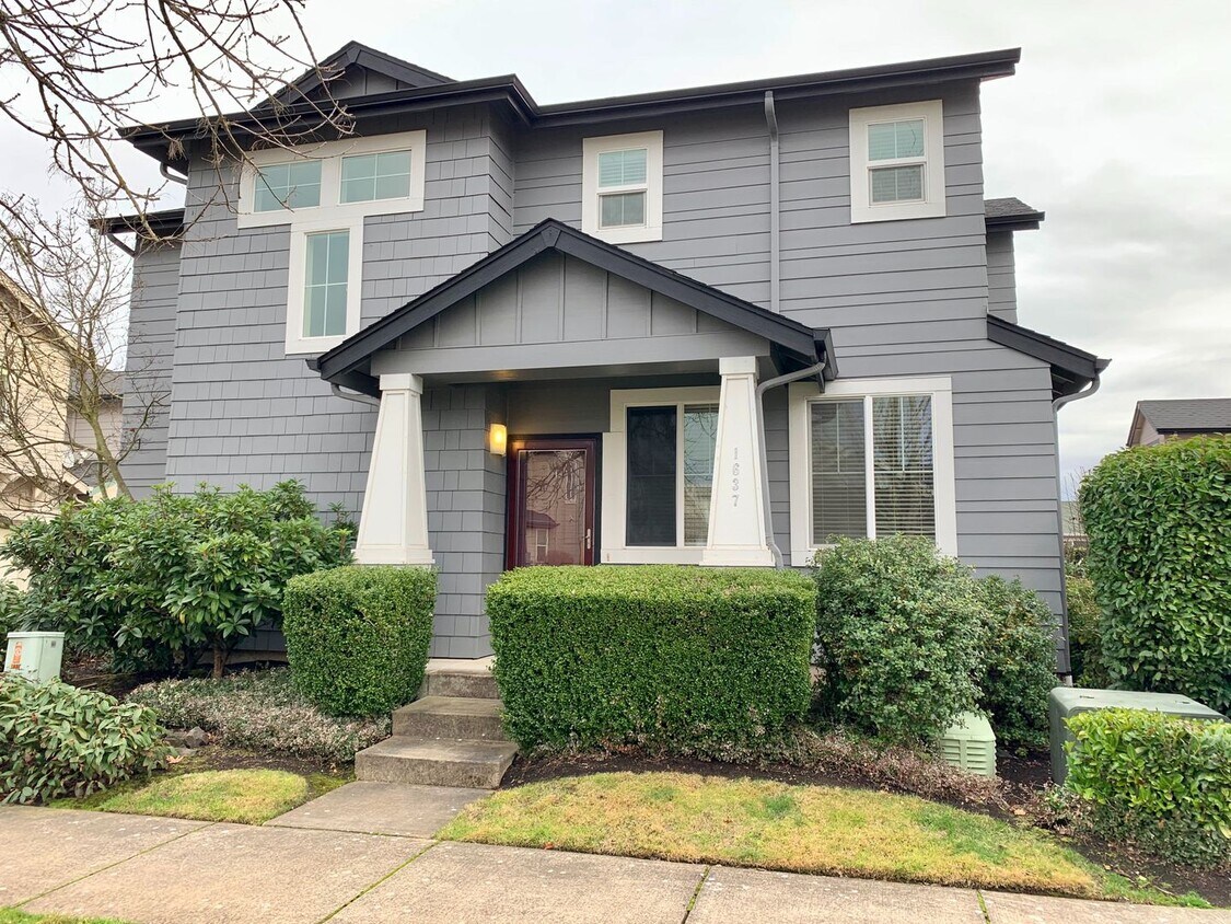 Primary Photo - Beautiful 3 bed 2.5 bath Home with 2 car g...