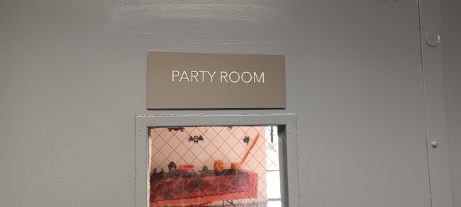 Building Photo - 2311 Pimmit Dr