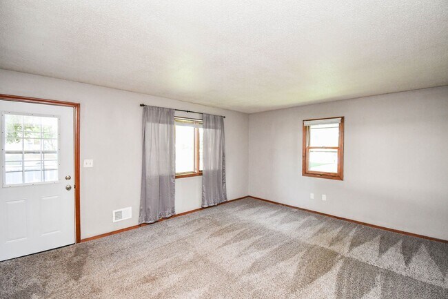 Foto del edificio - Charming 3-Bedroom Single Family Home – Pet Friendly!