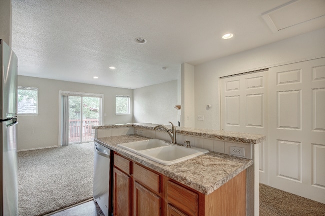 Building Photo - 60 Spyglass Ln
