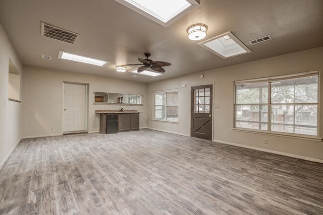 Building Photo - 5303 Shady Oak Cir