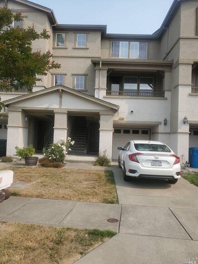 Foto principal - 2599 Edgewater Dr