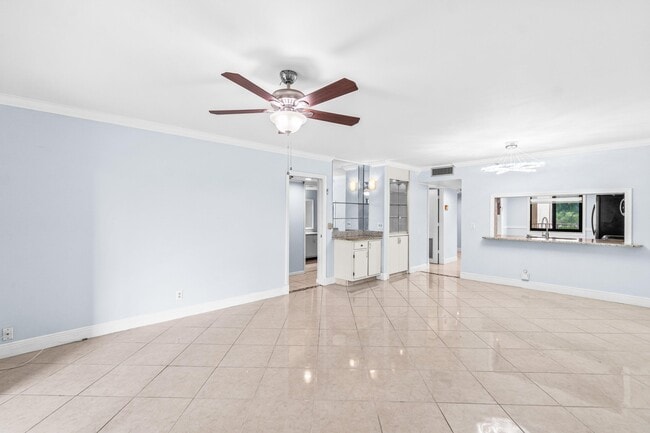Foto del edificio - 14475 Strathmore Ln