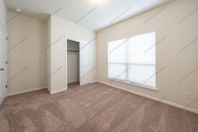 Building Photo - 742 Friar Tuck Dr