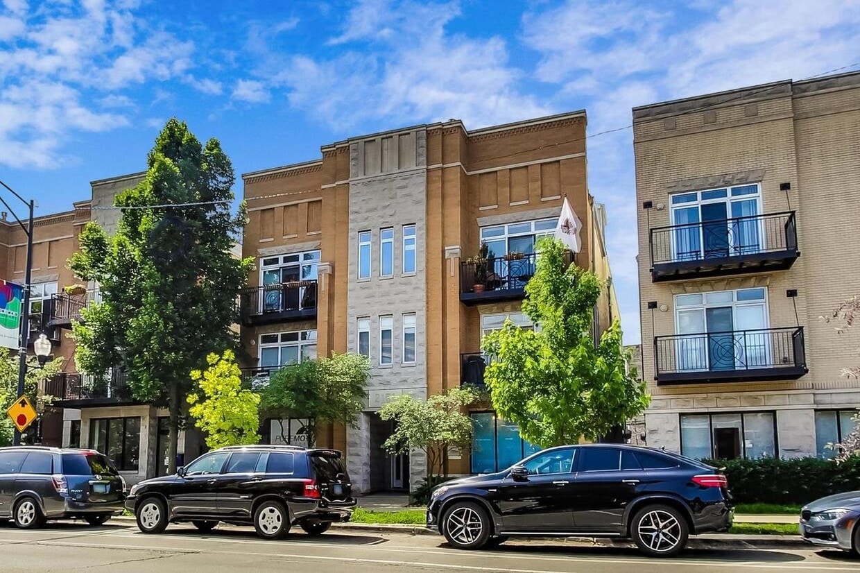 Primary Photo - 2151 W Roscoe St