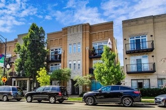 Building Photo - 2151 W Roscoe St