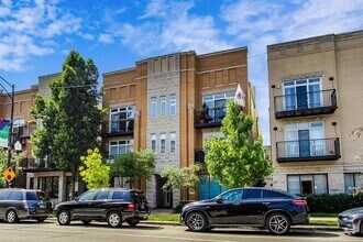 Building Photo - 2151 W Roscoe St