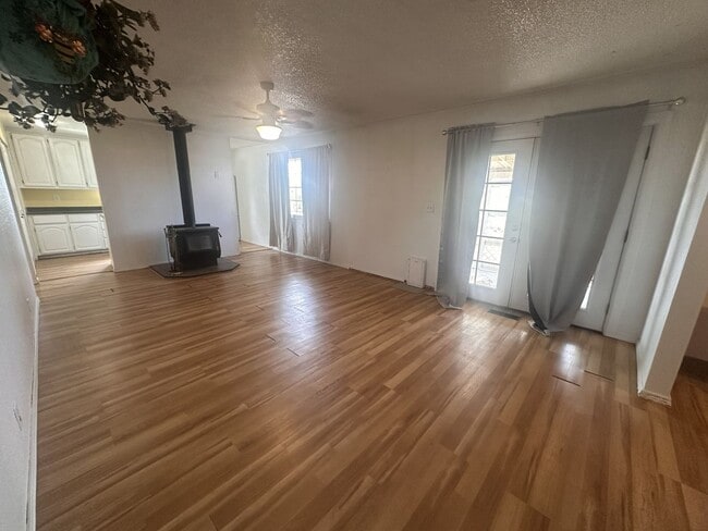 Building Photo - 3 bedroom, 1 bathroom Home