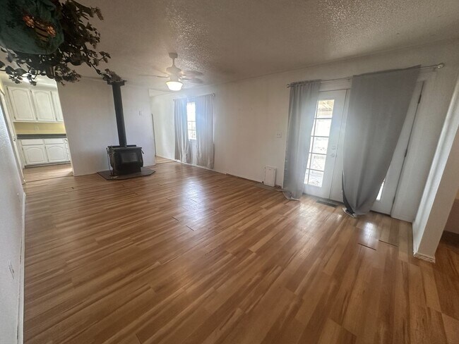Foto del edificio - 3 bedroom, 1 bathroom Home