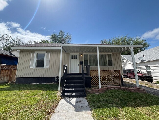 Foto del edificio - Amazing updated 4 bedroom Magna home is a ...