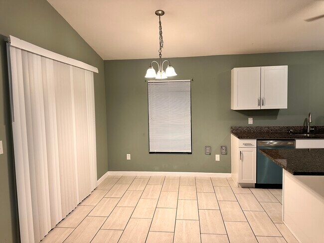 Foto del edificio - 318 NW 8th Terrace