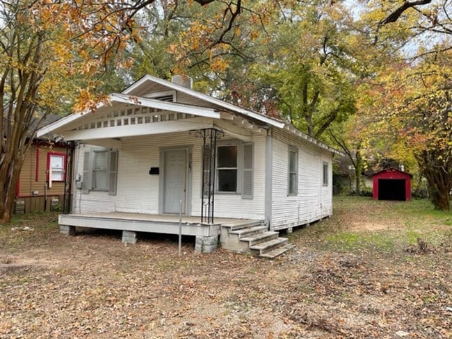Building Photo - Remodeled 2 Bed With Central Air