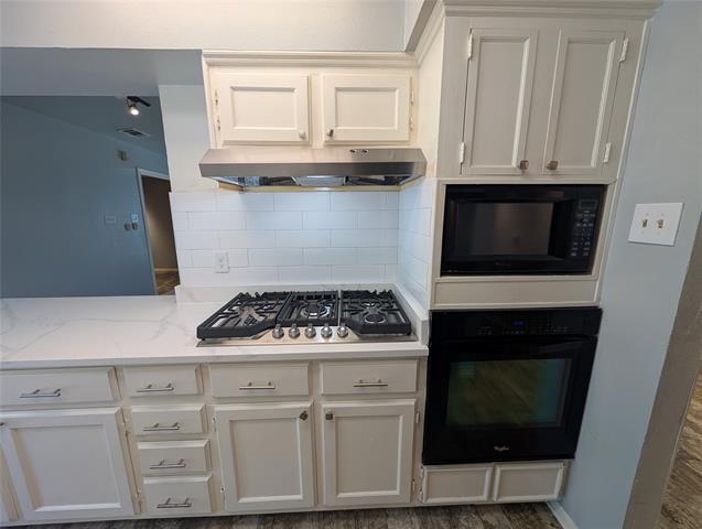 Foto del edificio - 2703 Runningbrook Ln