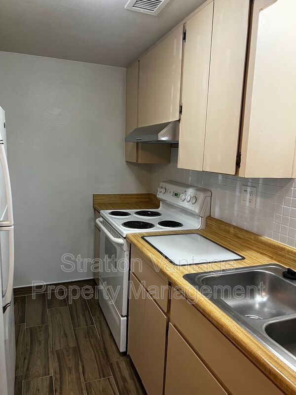 Building Photo - 424 W Brown Rd. 147