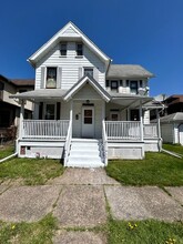 Building Photo - 1410 St James Pl