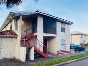 Building Photo - 1604 Sunside Square