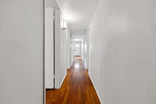 Foto del edificio - 3 Bedroom 2 Bath Conveniently Located House!
