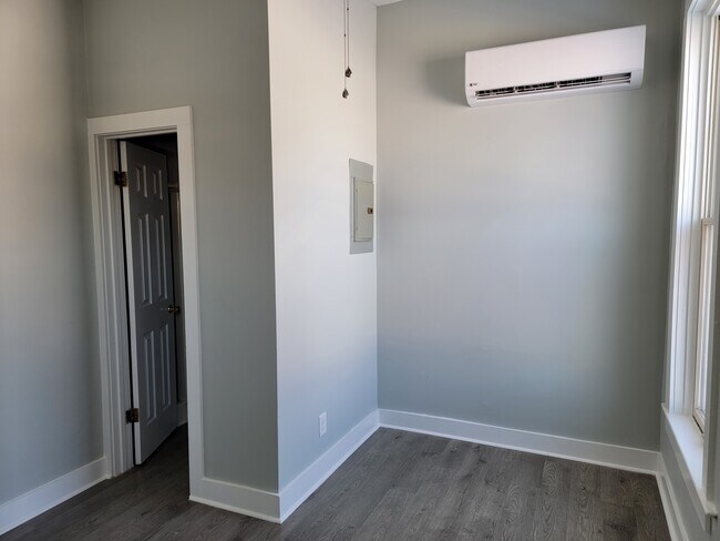 Apt A Bedroom - 117 N Pendleton Ave