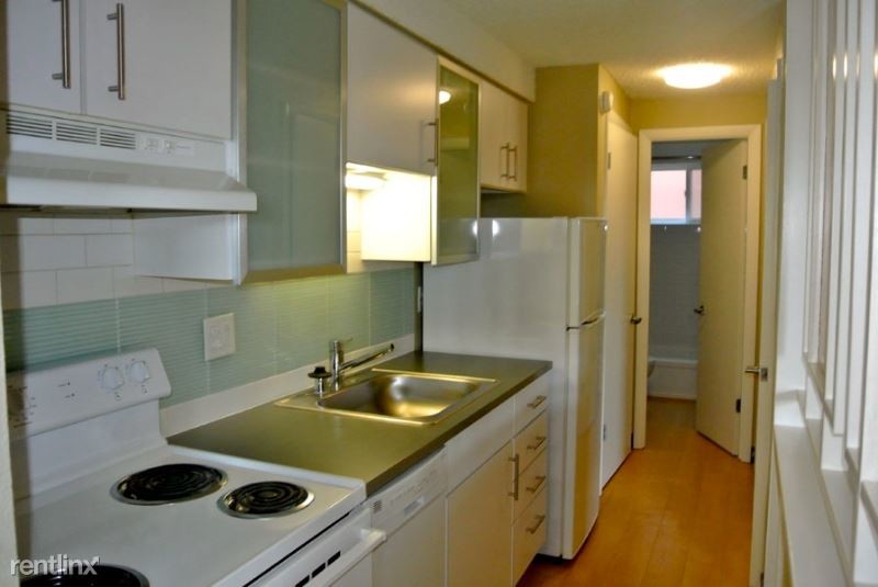 Primary Photo - 805 Dahlia St