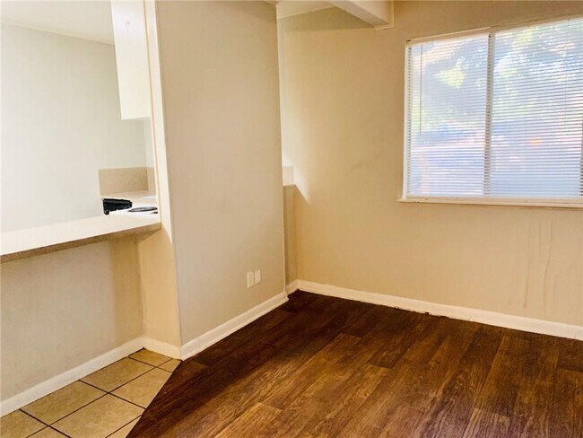 Foto del edificio - 3304 Red River St