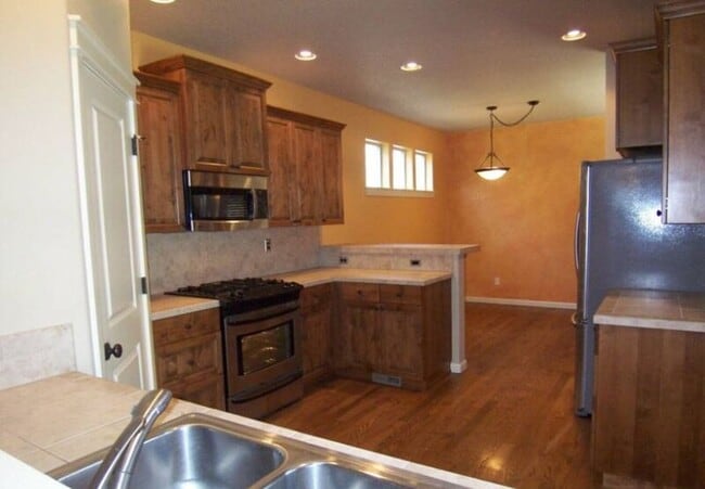 Building Photo - 63118 Dakota Dr