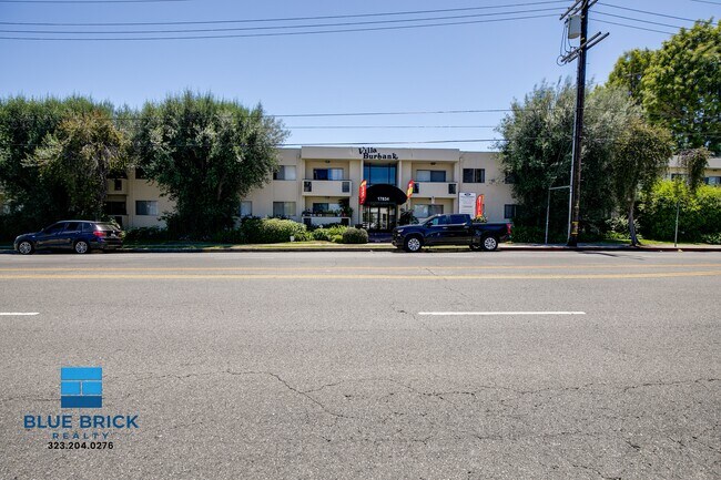 Foto del edificio - 17834 Burbank Blvd