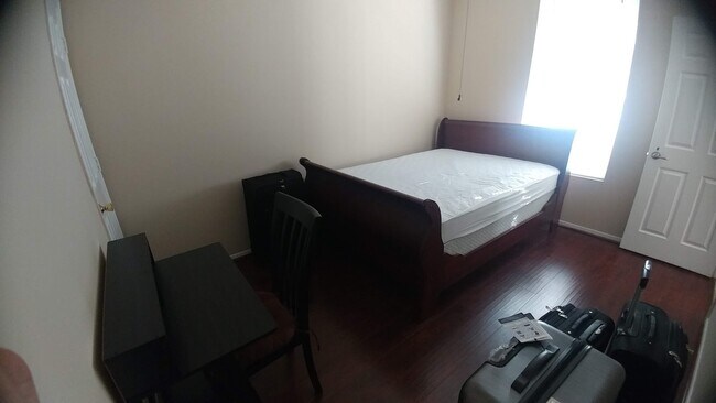 Room comes furnished - 2223 Cambridge Dale Ct