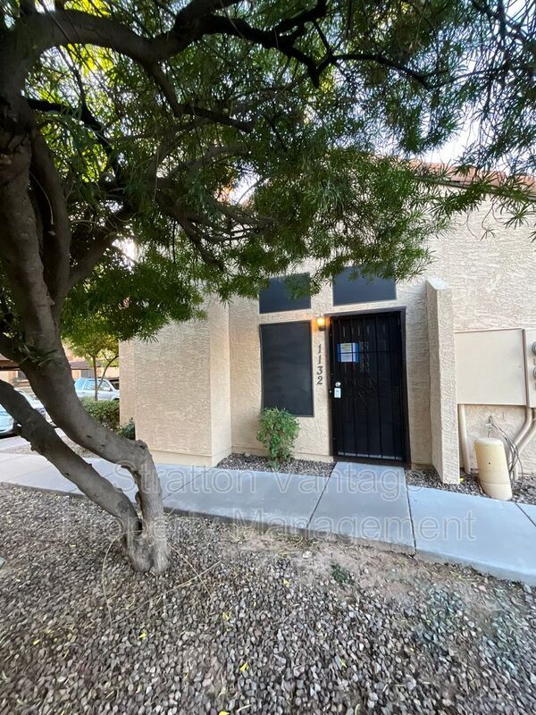 Foto del edificio - 921 W University Dr