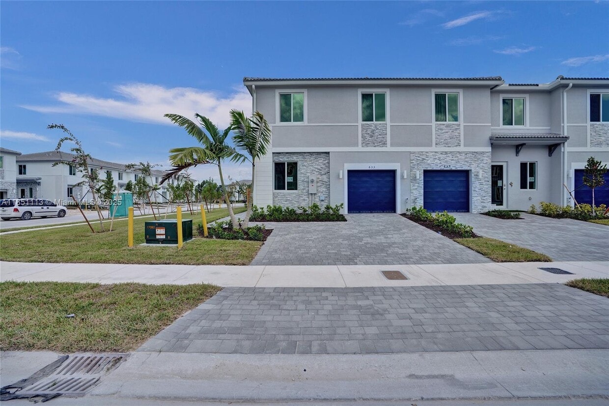Foto principal - 633 SE 14th Ct