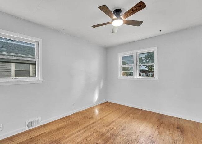 Foto del edificio - Charming Move-In Ready Home in a Quiet Milwaukee Neighborhood