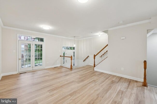 Building Photo - 909 Crestfield Dr