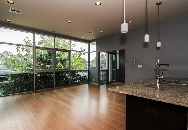 Building Photo - 1406 Columbus-2036
