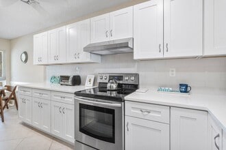 Building Photo - 5850 Sugar Palm Ct