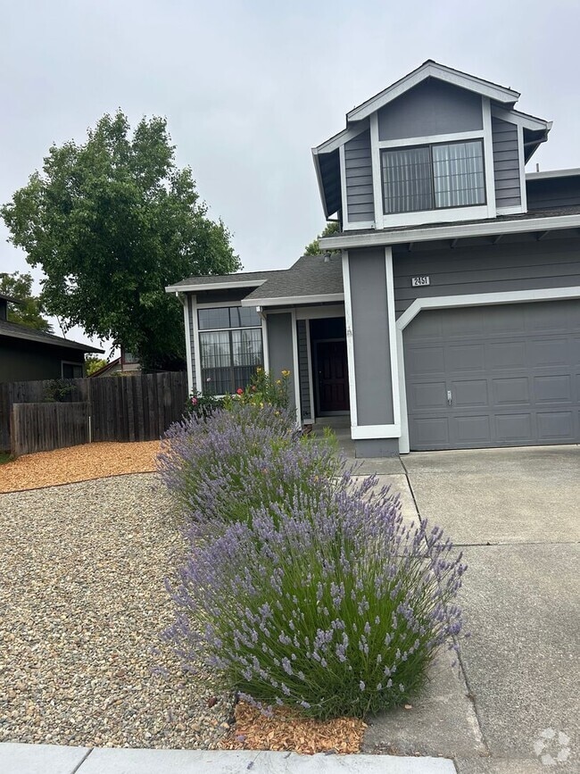 Building Photo - 2451 Pinercrest Dr