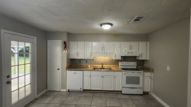 Building Photo - 3894 Cindy Dr