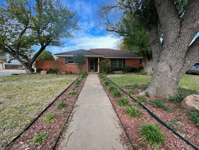 Building Photo - 3626 BROOK HOLLOW DR