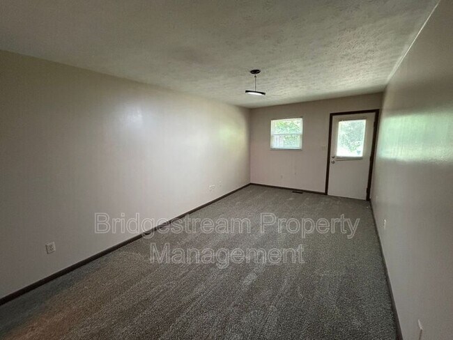 Foto del edificio - 82 Candlewood Ct