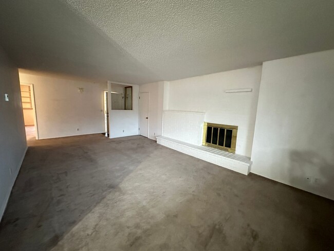 Foto del edificio - Oversized 2 bedroom Condo -  **$500 off Mo...