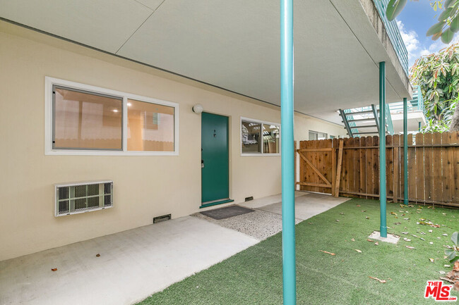 Foto del edificio - 1333 Barry Ave