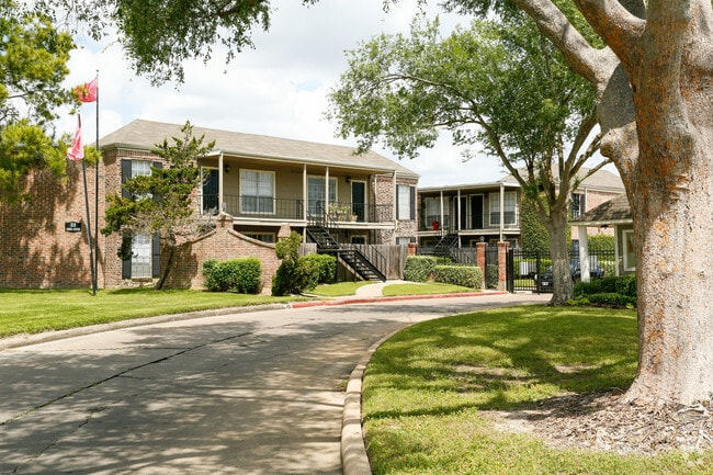 Building Photo - Oaks of Charleston