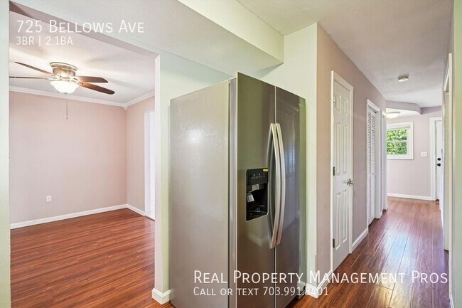 Building Photo - 725 Bellows Ave