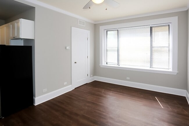 Building Photo - 817 W Lakeside Pl
