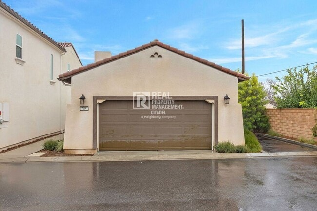 Building Photo - 365 Huntington Ct