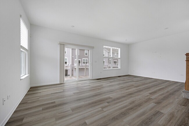 Foto del edificio - 553 Wolverine Dr