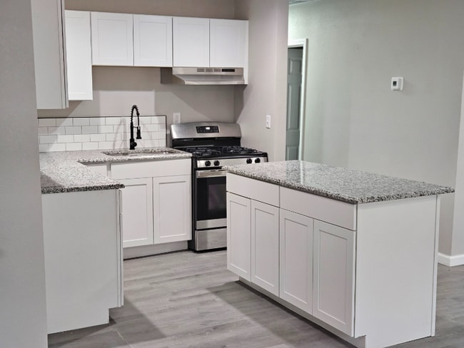 Foto del edificio - 3737 N Garrison Ave
