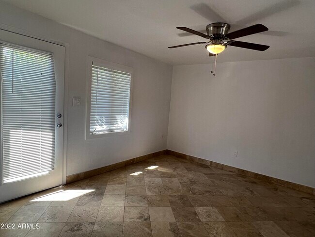 Foto del edificio - 4127 N 18th Pl