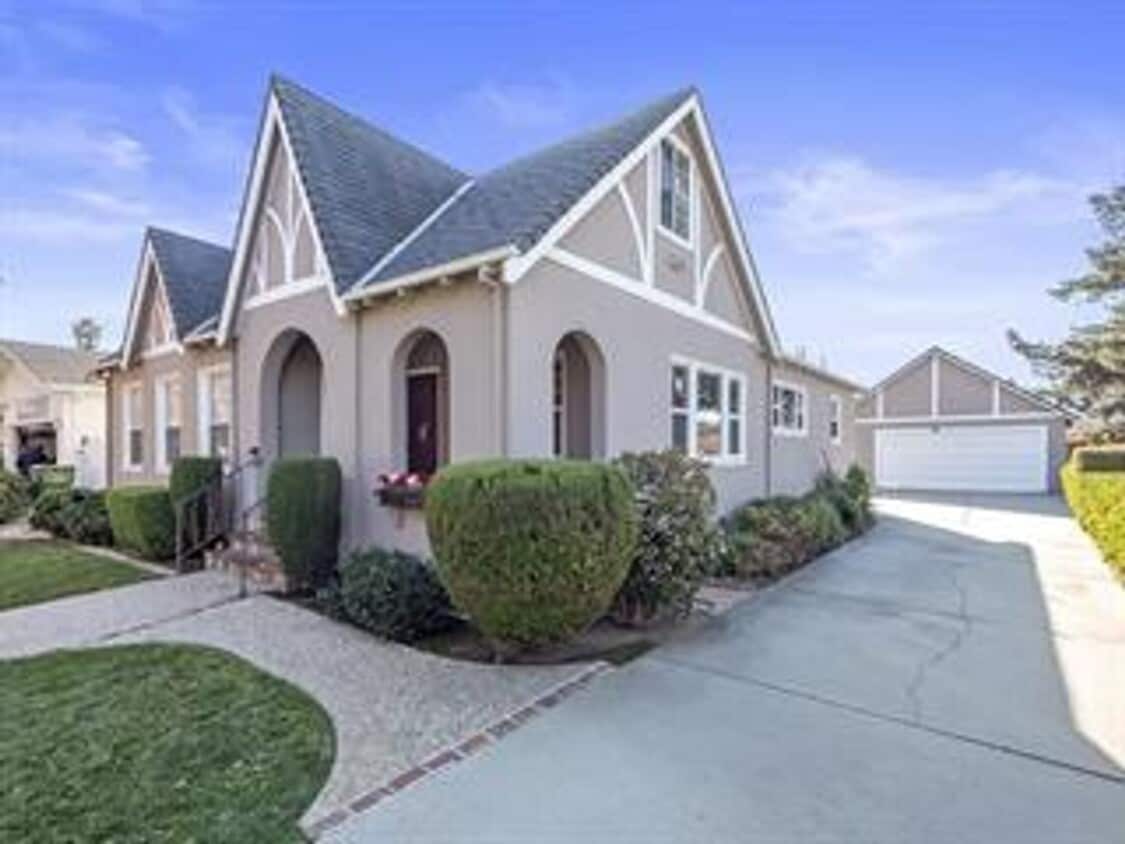Primary Photo - Beautiful Home in Quaint Neighborhood