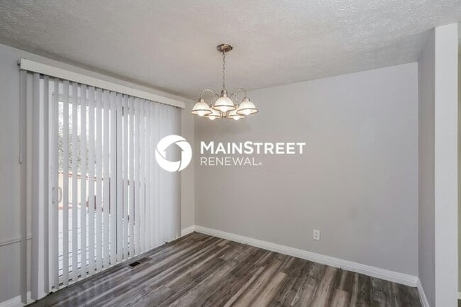 Building Photo - 3 Bedroom Pet-Friendly Home in Louisville, KY with Main Street Renewal