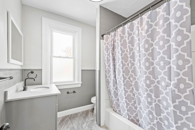 Building Photo - 4 BEDROOM STUNNNER IN THE PITTSBURGH AREA!...
